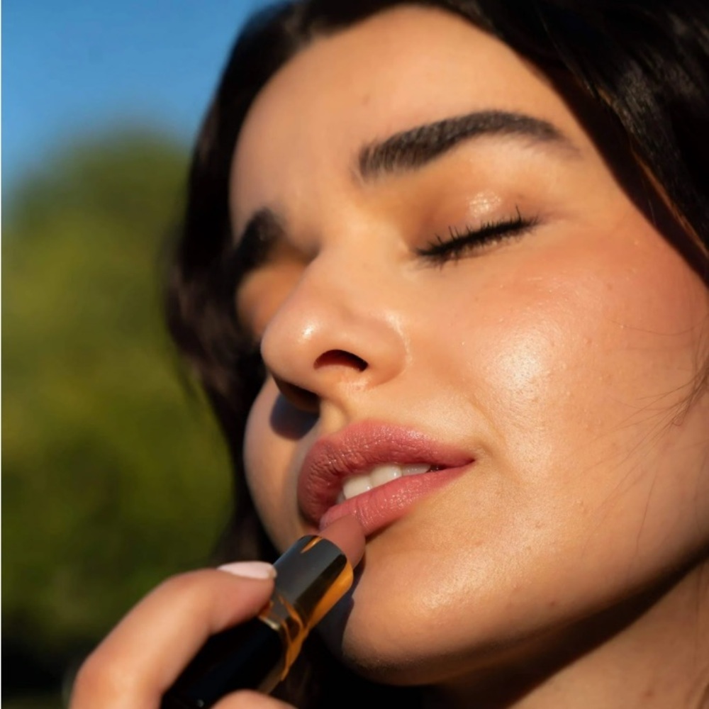 Essence Nude Lipstick #18 Irrestistable - Semi-Matte